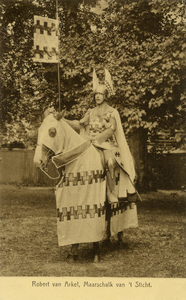 221955 Portret van Robert van Arkel, voorgesteld door J.C. de Beaufort, deelnemer in de maskeradeoptocht tijdens de ...